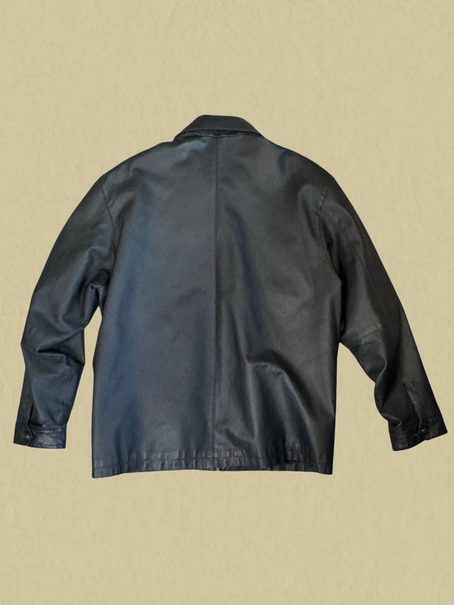 Klassische schwarze Echtlederjacke mit Reissverschluss