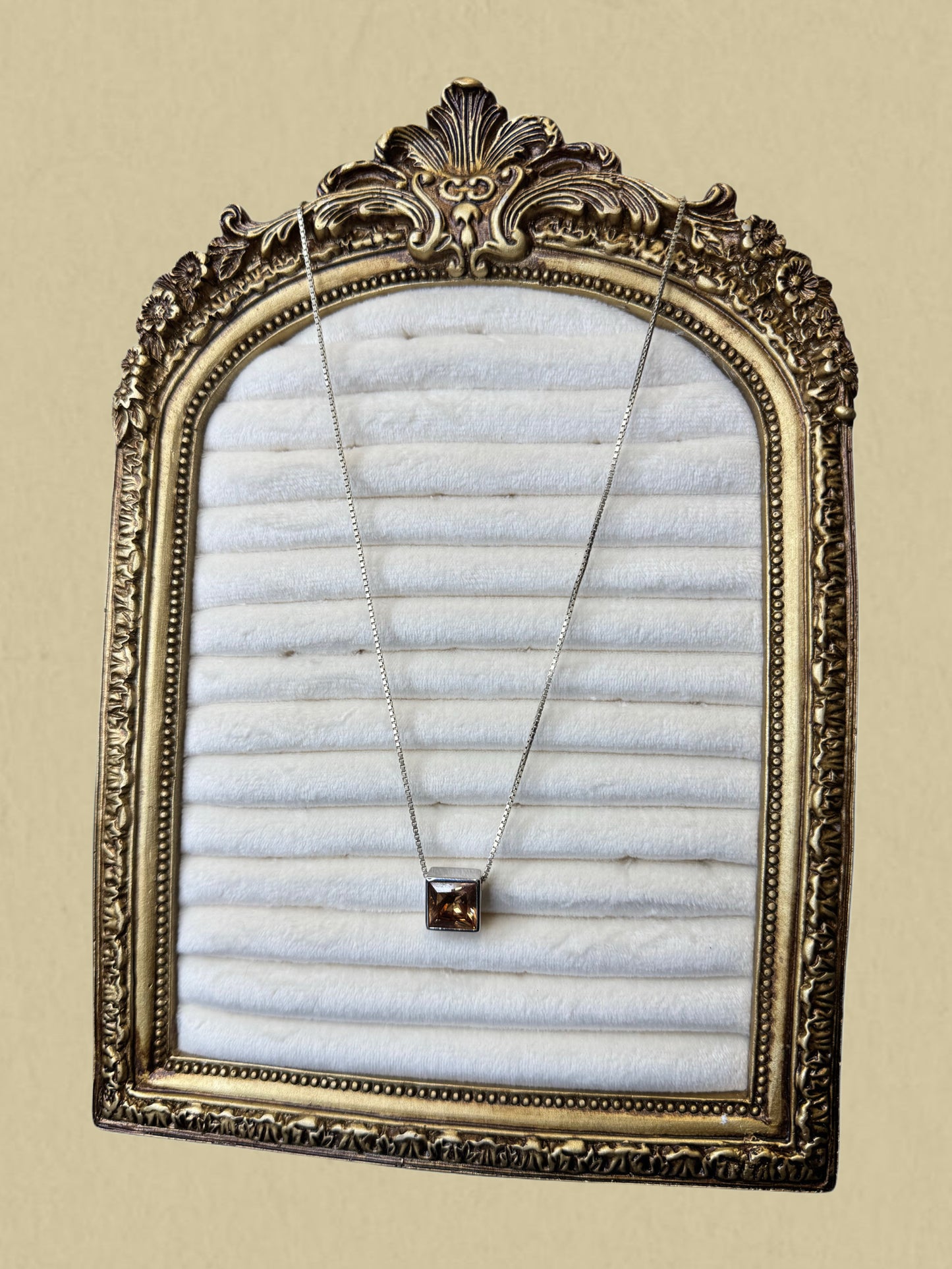 Elegante Silberkette mit quadratischem Rauchquarz Anhänger