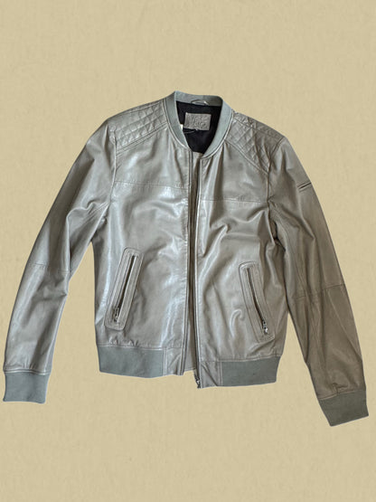 Graue Echtleder-Bomberjacke mit Steppmuster von Yes No