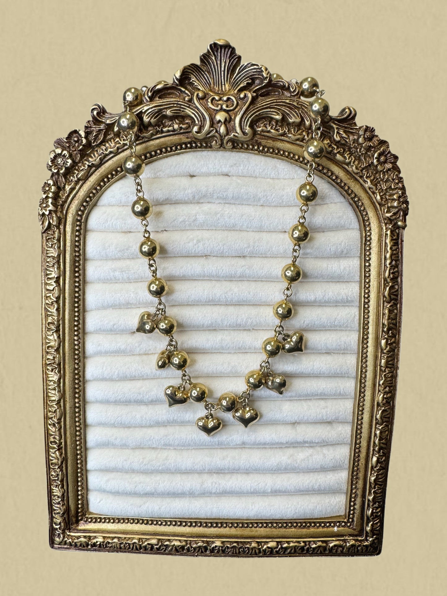 Silberkette mit Herzanhängern und Kugelgliederung