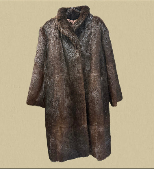 Klassischer Vintage-Pelzmantel in Dunkelbraun