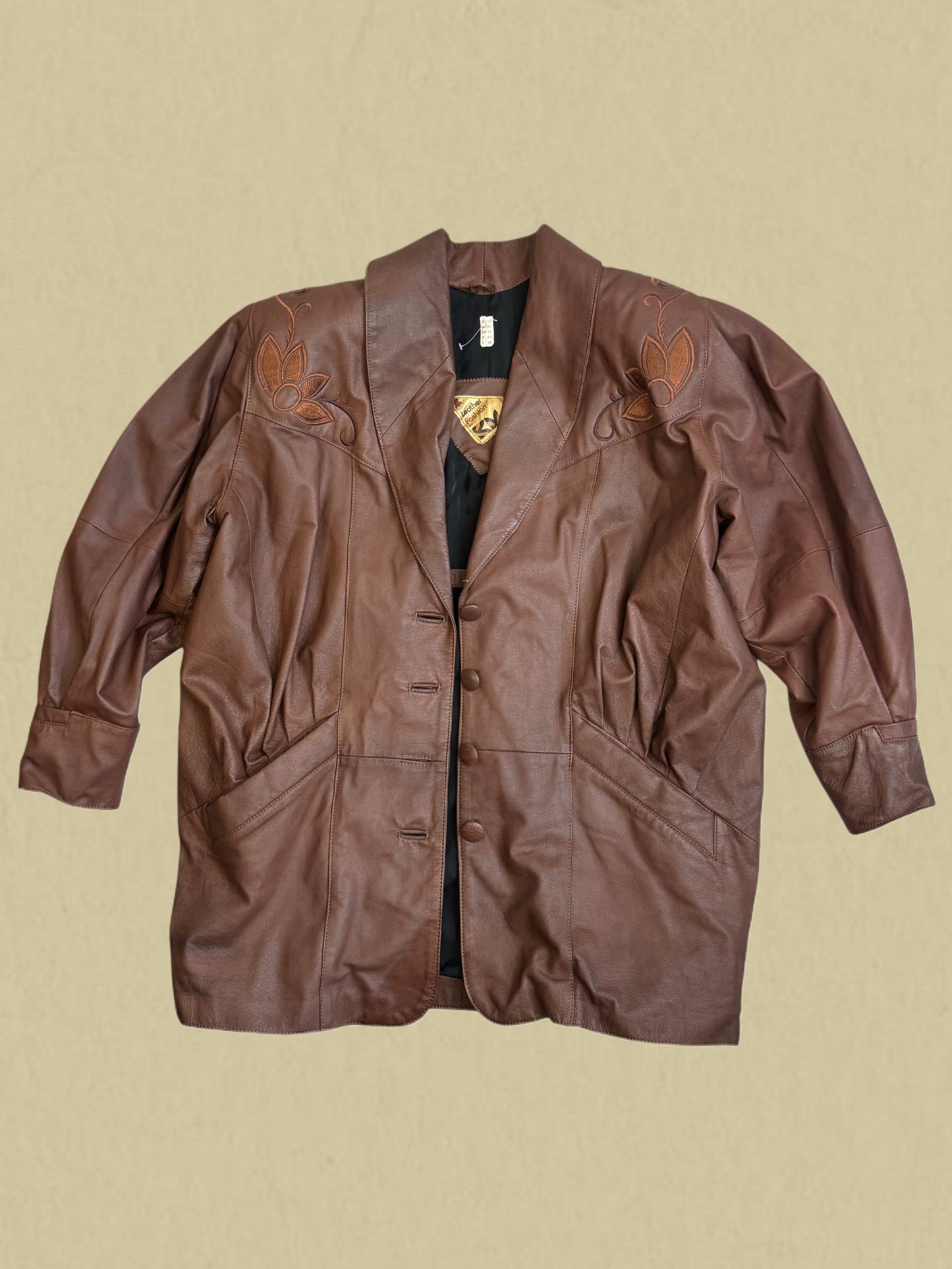 Frauen Lederjacke in Braun – mit floralen Stickereidetail