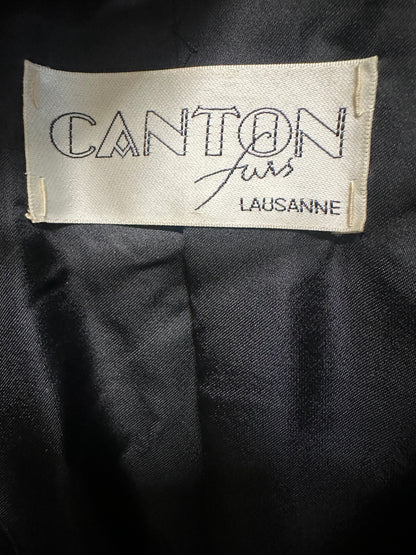 Edle Felljacke in tiefem Schwarz