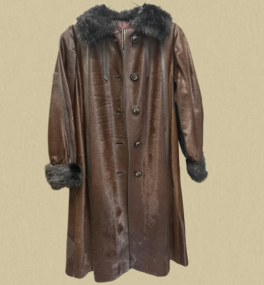 Eleganter Vintage-Mantel aus braunem Fell mit Pelzkragen