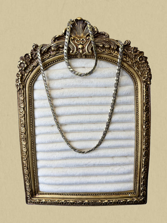 Hals- und Armkette im geflochtenen Design