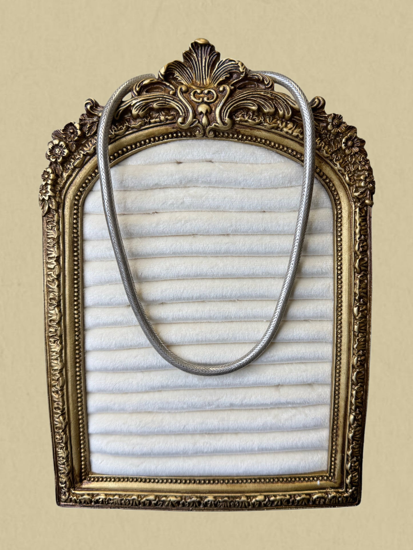 Massive Silberkette im Schlangendesign